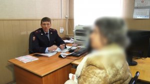 Пенсионерка, помогая снохе, лишилась 90 тысячи рублей