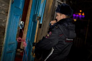 В Каменском районе полицейские установили мужчину, который совершил кражу из домовладения через открытую форточку